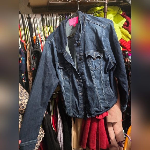 🍁🍂TORRID 2X Betsey Johnson Skull Denim Trucker Jacket - Dark Wash - Picture 3 of 8